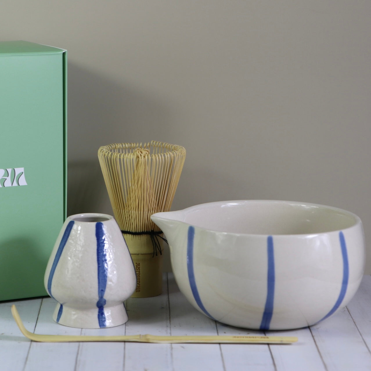 Blue lined set